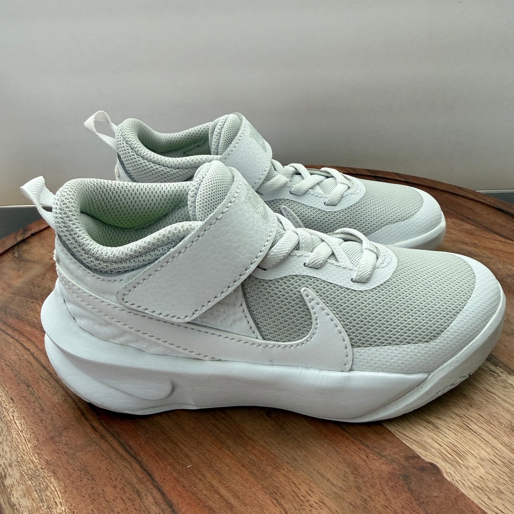 Nike Team Hustle D 10 White Photon Dust Kids Basketball Shoes 11C